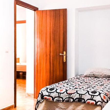 Room In Malaga Center, Homestay "Window To Road" - Habitacion En Apartamento, Ventana A La Careterra! ภายนอก รูปภาพ