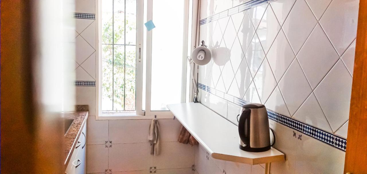 Room In Malaga Center, Homestay "Window To Road" - Habitacion En Apartamento, Ventana A La Careterra! ภายนอก รูปภาพ