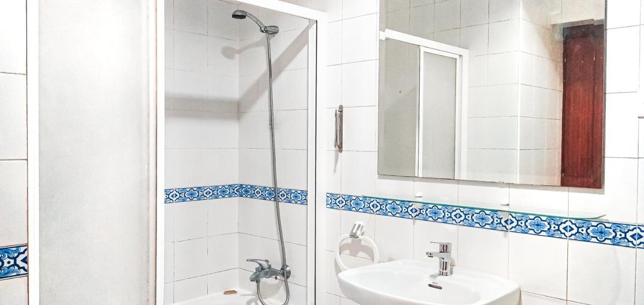 Room In Malaga Center, Homestay "Window To Road" - Habitacion En Apartamento, Ventana A La Careterra! ภายนอก รูปภาพ