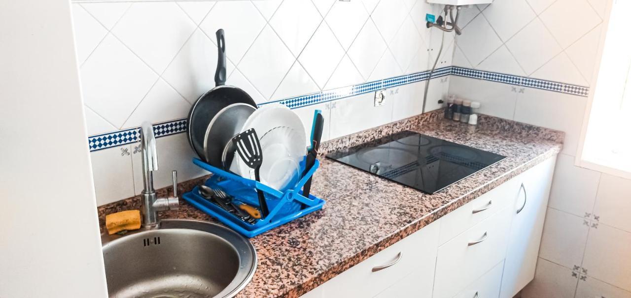 Room In Malaga Center, Homestay "Window To Road" - Habitacion En Apartamento, Ventana A La Careterra! ภายนอก รูปภาพ