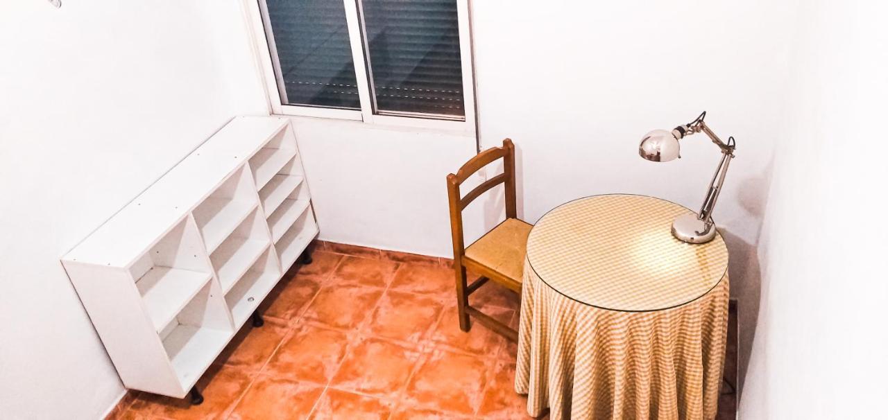 Room In Malaga Center, Homestay "Window To Road" - Habitacion En Apartamento, Ventana A La Careterra! ภายนอก รูปภาพ