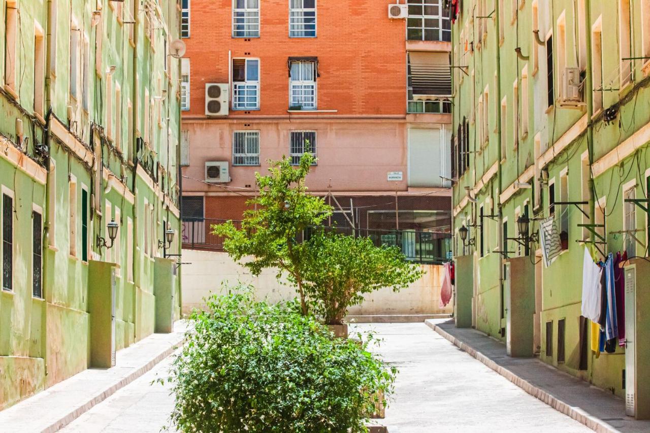 Room In Malaga Center, Homestay "Window To Road" - Habitacion En Apartamento, Ventana A La Careterra! ภายนอก รูปภาพ